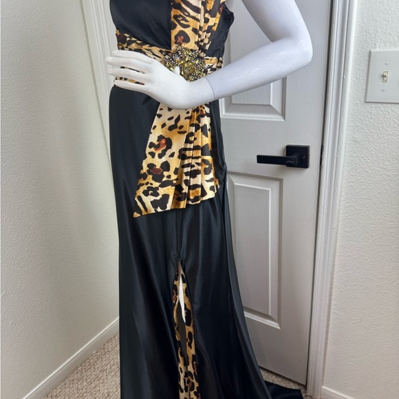 Cinderella Elegant Black and Leopard Print Gown SIZE - Picture 4 of 14